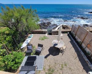 Le Cabanon, pieds dans leau, vue exceptionnelle