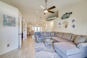 Cape Coral Home with Screened Porch 4 Mi to Beach!