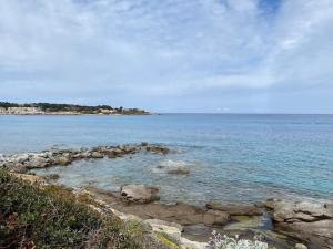 Maisons de vacances Casa Vista Bella - Maison en Corse avec grande terrasse et acces direct a la mer, Marine de Sant'Ambroggio entre Calvi et L'Ile Rousse : photos des chambres