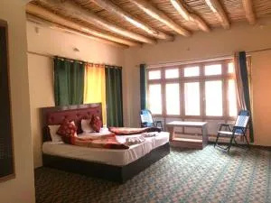 OMBAY GUESTHOUSE - Lāmayūrū