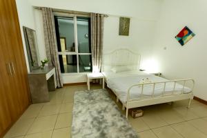 Relaxing Master Room for rent in Dubai Marina