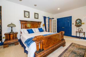 Deluxe King Suite room in Stone Manor Boutique Inn