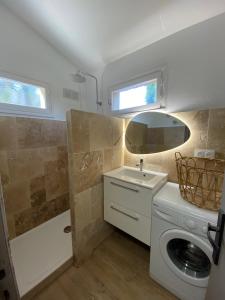 Maisons de vacances Casa Vista Bella - Maison en Corse avec grande terrasse et acces direct a la mer, Marine de Sant'Ambroggio entre Calvi et L'Ile Rousse : photos des chambres