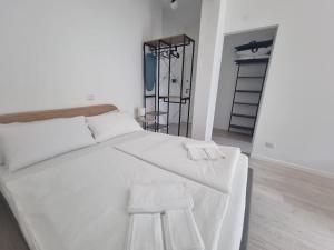 Milan new apartment in lively central area