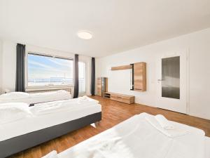 Tolstov Apartments - 1 or 3 Room Apartments with Balcony - 20 Min Messe DUS & Airport DUS