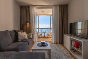 City Vibes Apartment with Balcony and Spectacular View