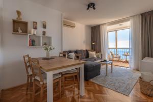 City Vibes Apartment with Balcony and Spectacular View