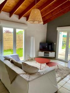 Jolie petite maison rénovée piscine