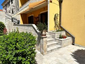 Beachfront Apartment More 2