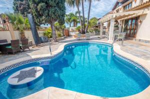 Villa Luna- Pool with Jacuzzi by the Beach