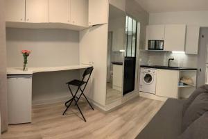 Charming Studio Eiffel Tower