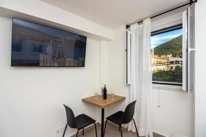 House Feral (Vis center)