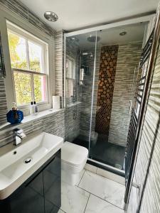 Tiny Romantic Retreat with Hot Tub on a Country Estate near Cardigan Bay in Eryri Snowdonia