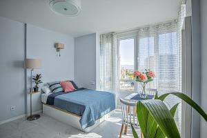 Elegant studio with pool and seaview