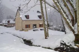 Maison de village à 5 minutes de St Lary Soulan - 阿拉纽埃