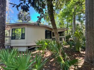 28 Night Heron - Two bedroom, two bath, pet friendly, 5 min walk to beach and pool