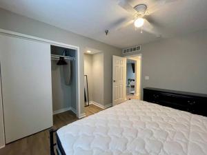 Aksarben Gem- WFH corner desk & minutes from I-80