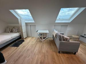 Appartements Studio Saint Cyr : photos des chambres