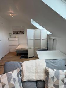Appartements Studio Saint Cyr : photos des chambres