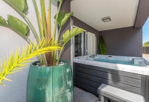 House with pool Ledenko