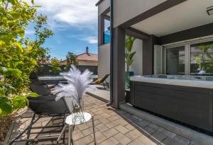 House with pool Ledenko