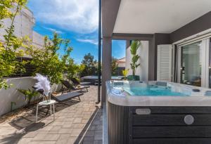 House with pool Ledenko