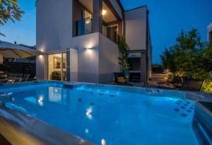 Ledenko Holiday Home Private Pool & Jacuzzi