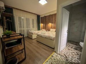 Calla Bella Rooms & Snack Bar