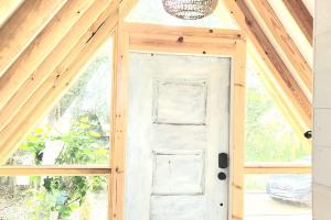 A Secluded Quiet Oasis with Beach Pass