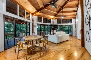 Neverland - The Stoney Creek Treehouse - Caravonica