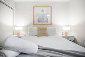 Sunrise Palms - Resort-style Escape by the Esplanade