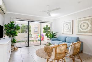 Sunrise Palms - Resort-style Escape by the Esplanade