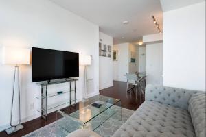 Executive 1 BR Condo - CN Tower & City View