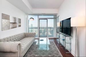 Executive 1 BR Condo - CN Tower & City View