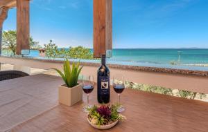 Lovely Apartment In Privlaka