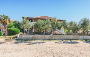 Lovely Apartment In Privlaka