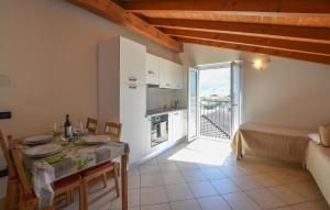 1 Bedroom Beautiful Apartment In Domaso