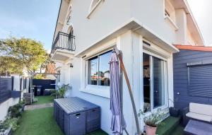 Maisons de vacances Awesome Home In Saint-Michel-Chef-Chef : photos des chambres