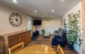 Awesome Home In Saint-Michel-Chef-Chef