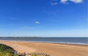 Awesome Home In Saint-Michel-Chef-Chef