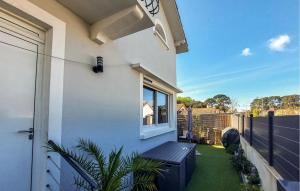 Maisons de vacances Awesome Home In Saint-Michel-Chef-Chef : photos des chambres