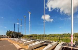 Maisons de vacances Awesome Home In Saint-Michel-Chef-Chef : photos des chambres