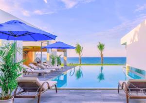 Deluxe Beachside Resort Danang