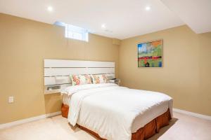 Cozy basement apartment in Newmarket