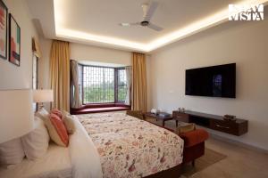 StayVista at Silver Oak Farm - Breakfast Included