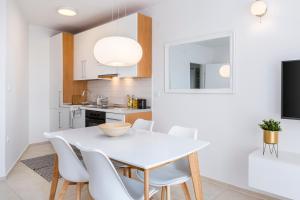 Sunny Apartment Aurora