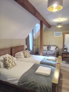 Twin Room with Bathroom room in Lime Tree An Ealdhain