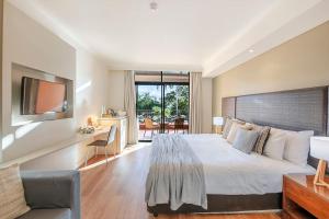 Two Adjacent King Suites with a Breezy Balcony