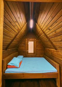 Nhà Bao La - Hồ Đak Long Thượng