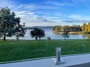 Horizons 424 Lake Jindabyne Waterfront 2 Bedroom Apartment - Berridale